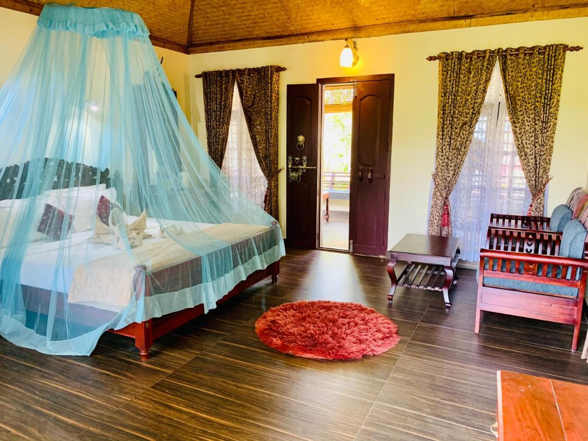 Maadathil Cottages Varkala Exteriör bild