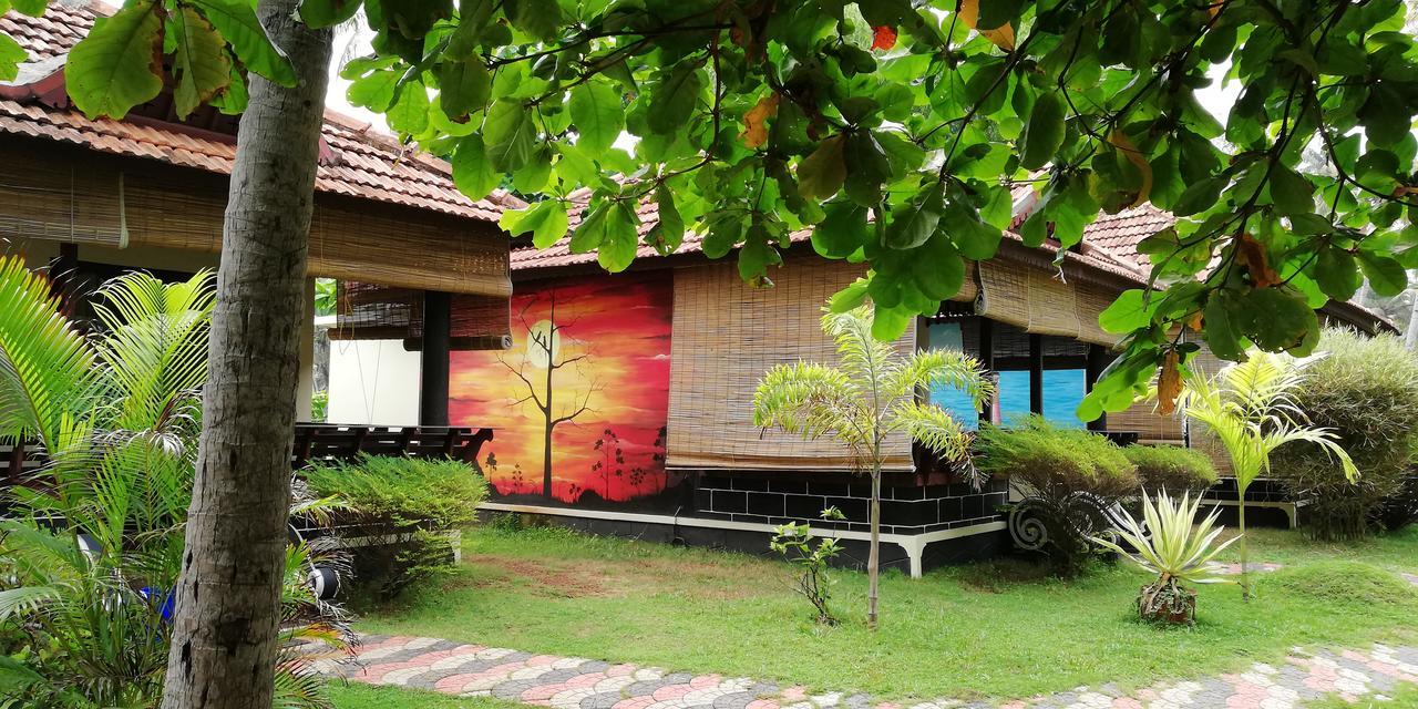 Maadathil Cottages Varkala Exteriör bild